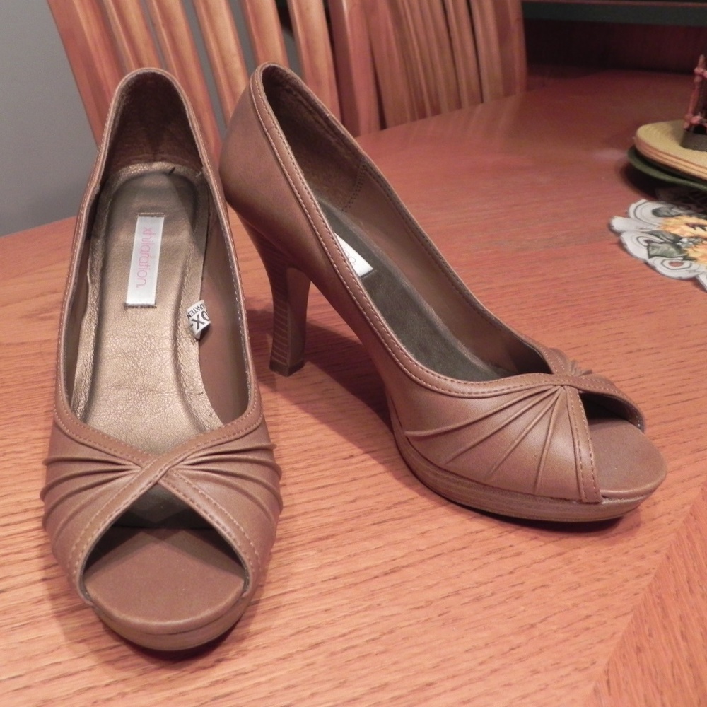 Xhilaration tan open toe heels